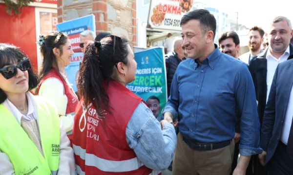 Hamza Dağ ile CHP'li gençler arasında güldüren diyalog!